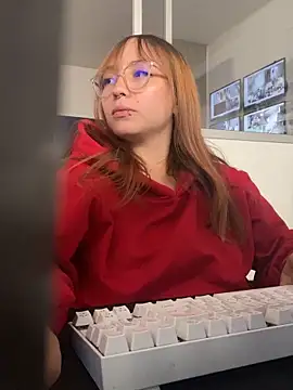 Snapshot of Milaac_ chatting on April 6, 4:52 pm Milaac online show from April 6, 4:52 pm