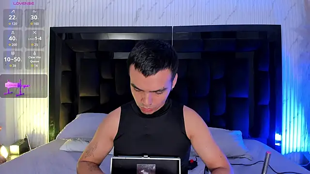 Snapshot of NicoKinggs_ chatting on May 4, 2:13 pm NicoKinggs online show from May 4, 2:13 pm