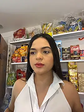 Snapshot of Bella-Ferrer chatting on June 10, 6:40 pm Bella-Ferrer online show from June 10, 6:40 pm