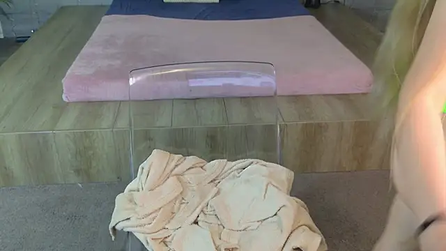 Snapshot of IceBlueBabe chatting on April 29, 7:53 pm IceBlueBabe online show from April 29, 7:53 pm