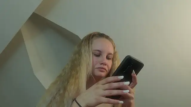 Snapshot of IceBlueBabe chatting on June 2, 7:38 pm IceBlueBabe online show from June 2, 7:38 pm