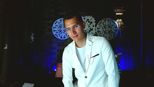 MilanDavid1 online show from March 28, 5:45 pm