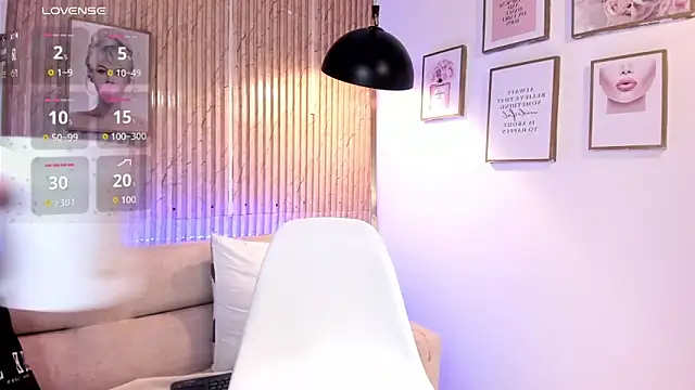 Zoey monroe online show from April 11, 12:20 pm