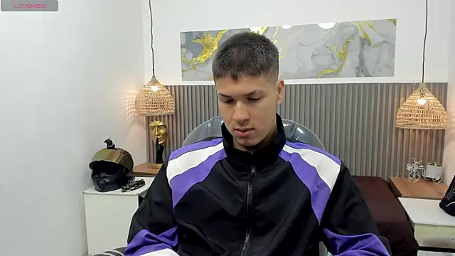 AlessandroFranco online show from April 23, 1:24 pm