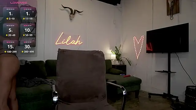 Snapshot of Lilah_Fit chatting on June 19, 10:46 pm Lilah Fit online show from June 19, 10:46 pm