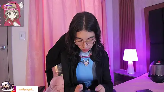 Snapshot of Molly_A chatting on April 1, 3:31 pm Molly A online show from April 1, 3:31 pm