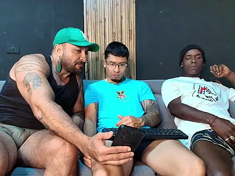 Snapshot of angelstream chatting on June 5, 12:55 pm angelstream online show from June 5, 12:55 pm