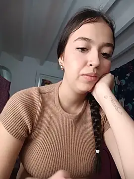Snapshot of Kitty_Loveee chatting on May 18, 9:53 pm Kitty Loveee online show from May 18, 9:53 pm