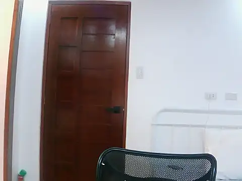 Snapshot of sexiesteyess chatting on April 26, 12:52 am sexiesteyess online show from April 26, 12:52 am