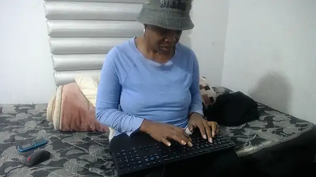 Snapshot of JoycyQueen chatting on May 11, 4:48 pm JoycyQueen online show from May 11, 4:48 pm
