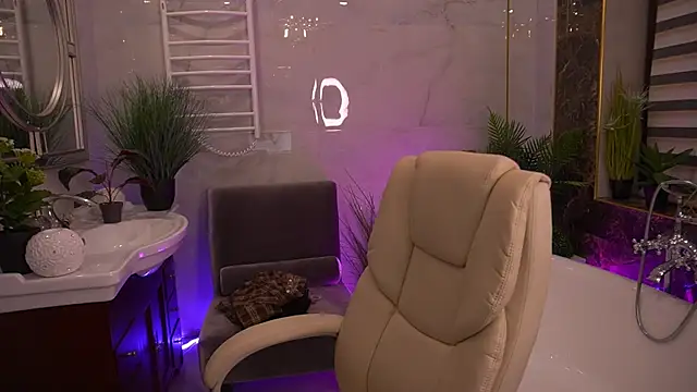 Snapshot of LittleJulii chatting on May 15, 7:54 pm LittleJulii online show from May 15, 7:54 pm