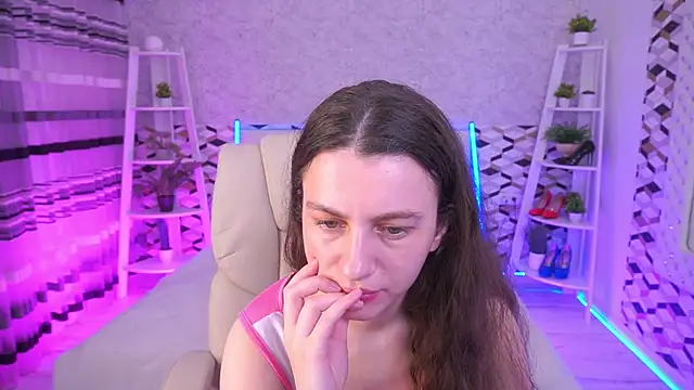 Snapshot of LittleJulii chatting on May 26, 7:43 pm LittleJulii online show from May 26, 7:43 pm