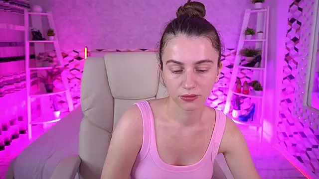 Snapshot of LittleJulii chatting on June 19, 12:42 pm LittleJulii online show from June 19, 12:42 pm