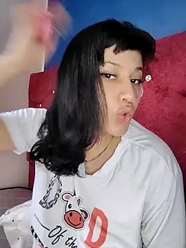 Snapshot of brunne_eva chatting on May 3, 6:36 pm brunne eva online show from May 3, 6:36 pm