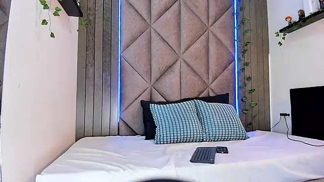 Meganlove   online show from April 3, 2:53 am