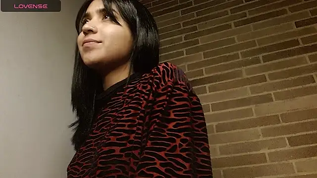Snapshot of sweet-little chatting on May 6, 2:29 am sweet-little online show from May 6, 2:29 am