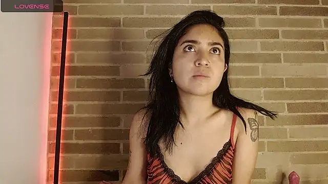 Snapshot of sweet-little chatting on May 23, 1:48 pm sweet-little online show from May 23, 1:48 pm