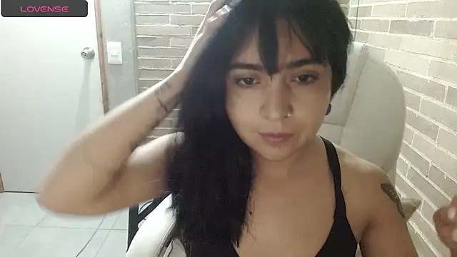 Snapshot of sweet-little chatting on June 12, 3:38 am sweet-little online show from June 12, 3:38 am