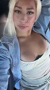 Snapshot of mxmxee chatting on April 30, 2:34 pm mxmxee online show from April 30, 2:34 pm