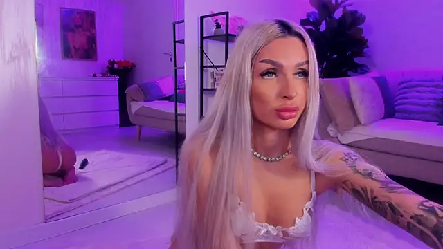 ArianaXO  online show from May 22, 6:31 am