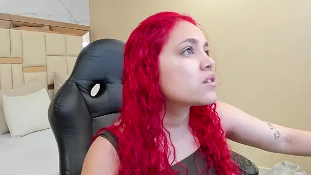 Snapshot of luna_veega chatting on June 11, 4:49 pm luna veega online show from June 11, 4:49 pm