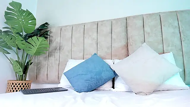 AgathaSavage online show from April 24, 3:09 am