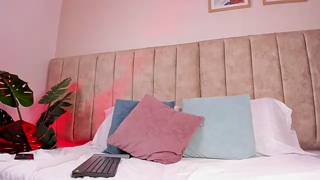 Snapshot of AgathaSavage chatting on May 19, 2:40 am AgathaSavage online show from May 19, 2:40 am