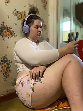 Snapshot of Nenssy555 chatting on July 2, 12:22 pm Nenssy555 online show from July 2, 12:22 pm