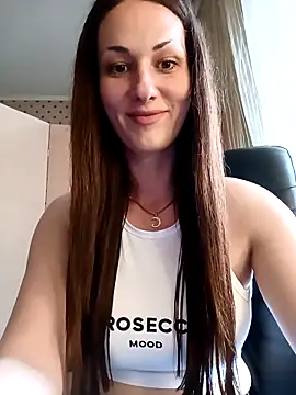 Snapshot of LunaCrystall chatting on May 8, 3:50 pm LunaCrystall online show from May 8, 3:50 pm