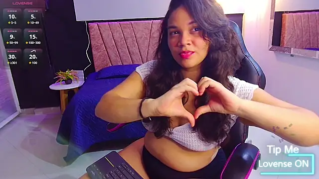 scarlettt  joness online show from April 10, 2:50 am