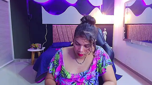 scarlettt  joness online show from April 18, 2:37 am