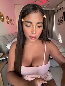 Snapshot of SaraValentina11 chatting on April 15, 8:31 pm SaraValentina11 online show from April 15, 8:31 pm