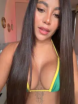 Snapshot of SaraValentina11 chatting on May 2, 4:23 pm SaraValentina11 online show from May 2, 4:23 pm