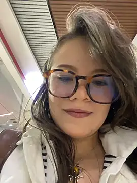 Snapshot of Tallulah_Kinky chatting on April 8, 8:09 pm Tallulah Kinky online show from April 8, 8:09 pm