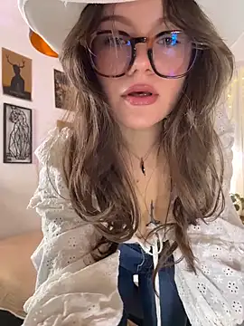 Snapshot of Tallulah_Kinky chatting on April 21, 7:39 pm Tallulah Kinky online show from April 21, 7:39 pm