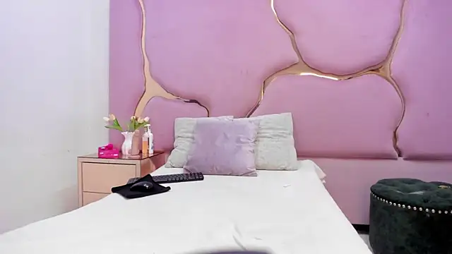Snapshot of LaurendPink chatting on June 29, 2:17 pm LaurendPink online show from June 29, 2:17 pm