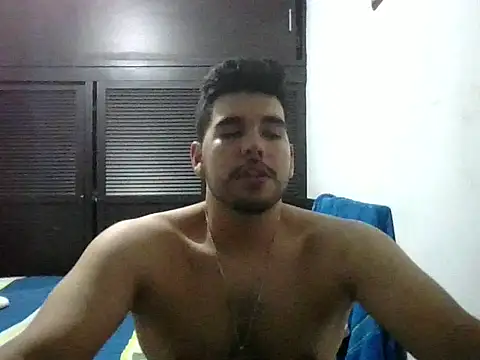 LatinBeardCali online show from April 6, 8:32 pm