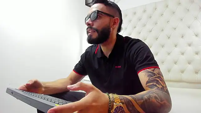 JEAN LEWIS2 online show from April 2, 8:17 pm