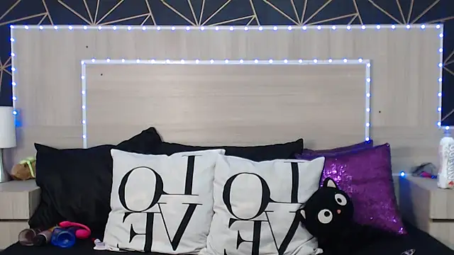 Snapshot of SamanthaMarcus chatting on July 8, 11:58 am SamanthaMarcus online show from July 8, 11:58 am