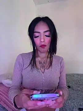 Snapshot of sylphiee_ chatting on March 11, 9:43 pm sylphiee online show from March 11, 9:43 pm