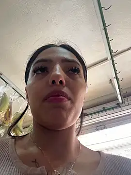 Snapshot of sylphiee_ chatting on March 24, 6:46 pm sylphiee online show from March 24, 6:46 pm