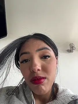 Snapshot of sylphiee_ chatting on April 1, 4:04 pm sylphiee online show from April 1, 4:04 pm