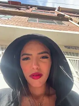 Snapshot of sylphiee_ chatting on April 2, 8:17 pm sylphiee online show from April 2, 8:17 pm