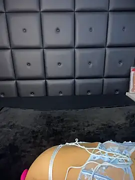 Snapshot of LolliePopsXXX chatting on May 8, 1:05 pm LolliePopsXXX online show from May 8, 1:05 pm