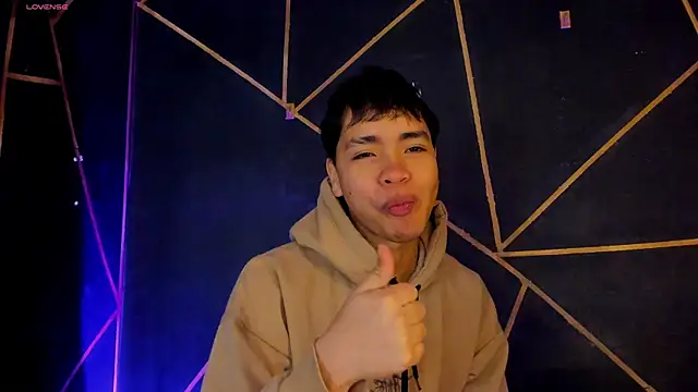 Snapshot of Lee_Colee chatting on May 13, 12:46 pm Lee Colee online show from May 13, 12:46 pm