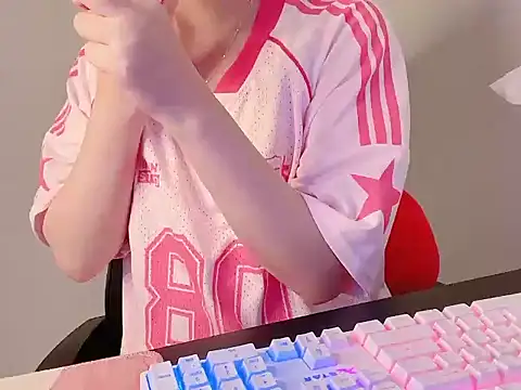 hunhun122 online show from July 18, 9:40 pm