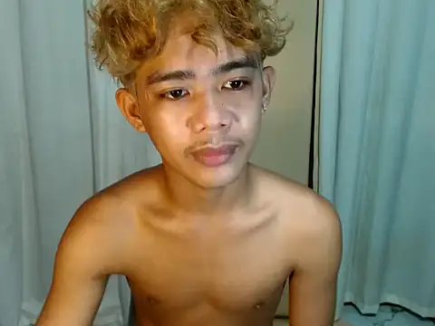 Snapshot of boynextdoorjosh chatting on May 13, 7:39 am boynextdoorjosh online show from May 13, 7:39 am