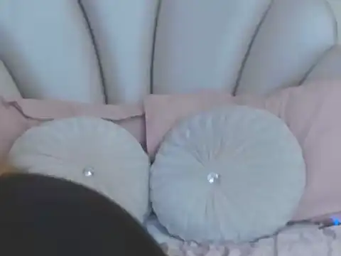 Snapshot of AnnieDesire chatting on May 22, 4:52 am AnnieDesire online show from May 22, 4:52 am