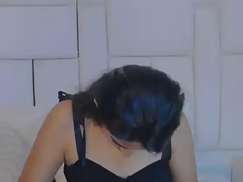 Snapshot of AnnieDesire chatting on June 4, 4:40 am AnnieDesire online show from June 4, 4:40 am