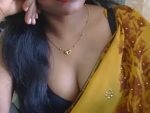 Snapshot of hottest_mahiii chatting on May 30, 1:57 am hottest mahiii online show from May 30, 1:57 am